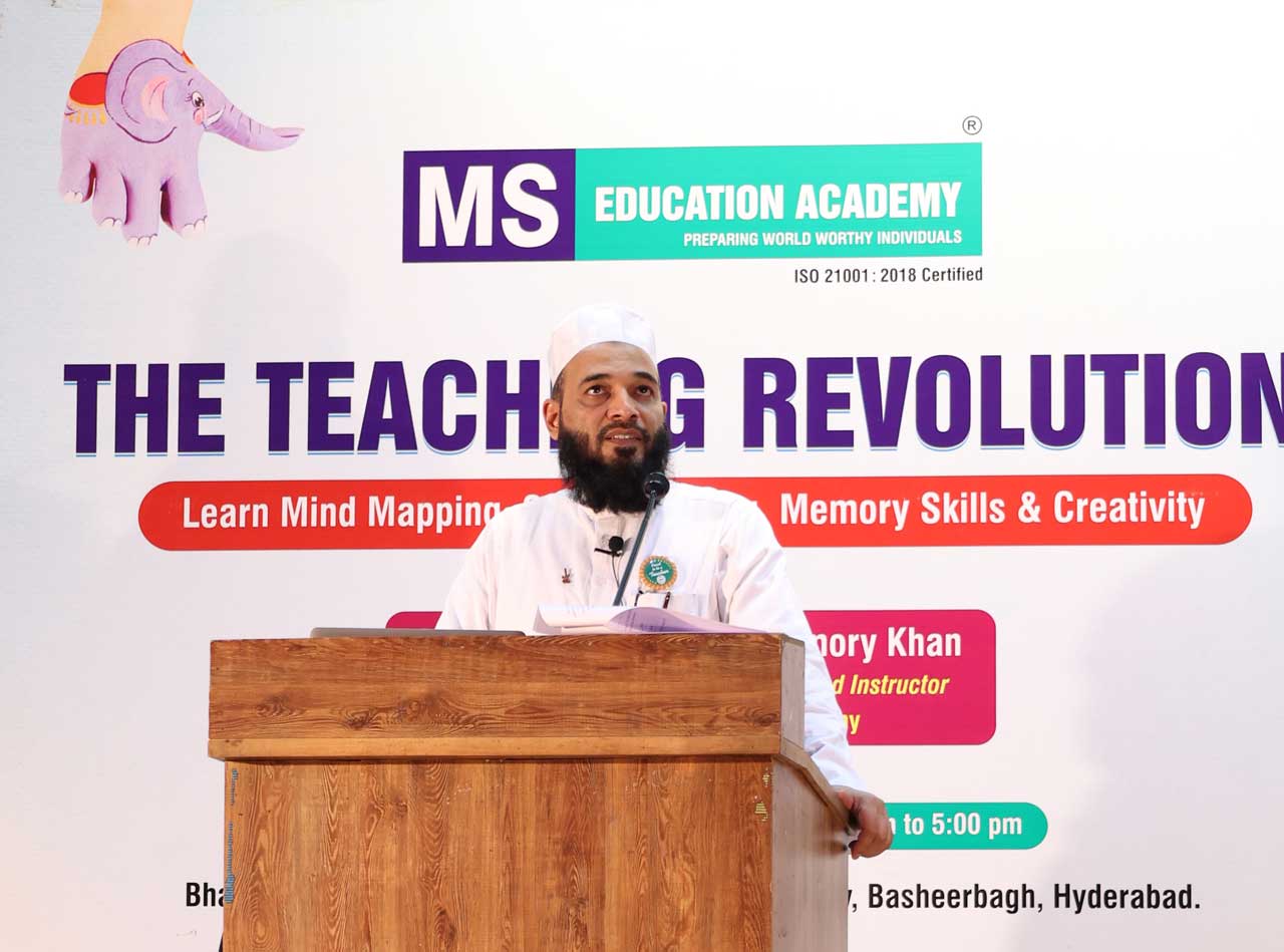 MOHAMED LATEEF KHAN CHAIRMAN MS EDUCATION ACADEMY CONDUCTING WORKSHOP